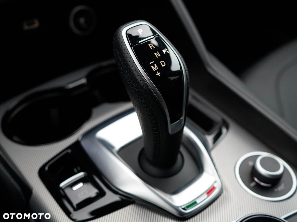 Alfa Romeo Giulia 2.0 Turbo Tributo Italiano Q4 - 19