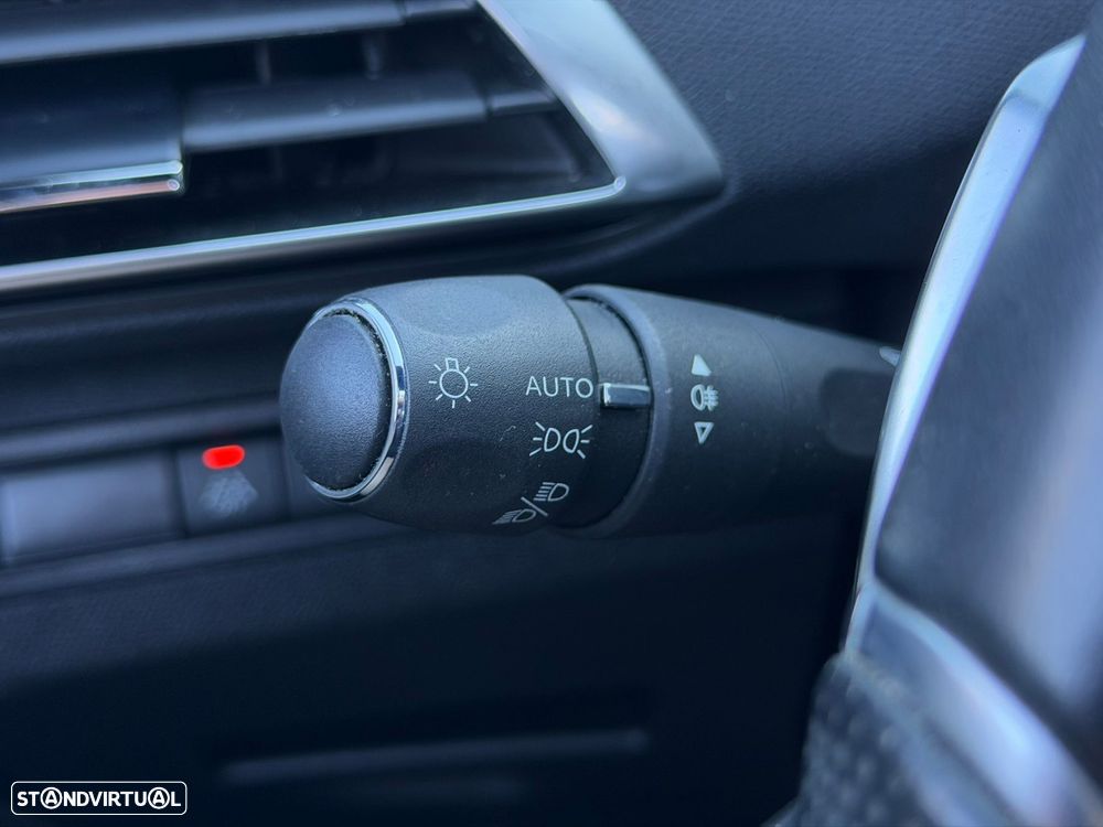 Peugeot 3008 1.6 Hybrid GT e-EAT8 - 37