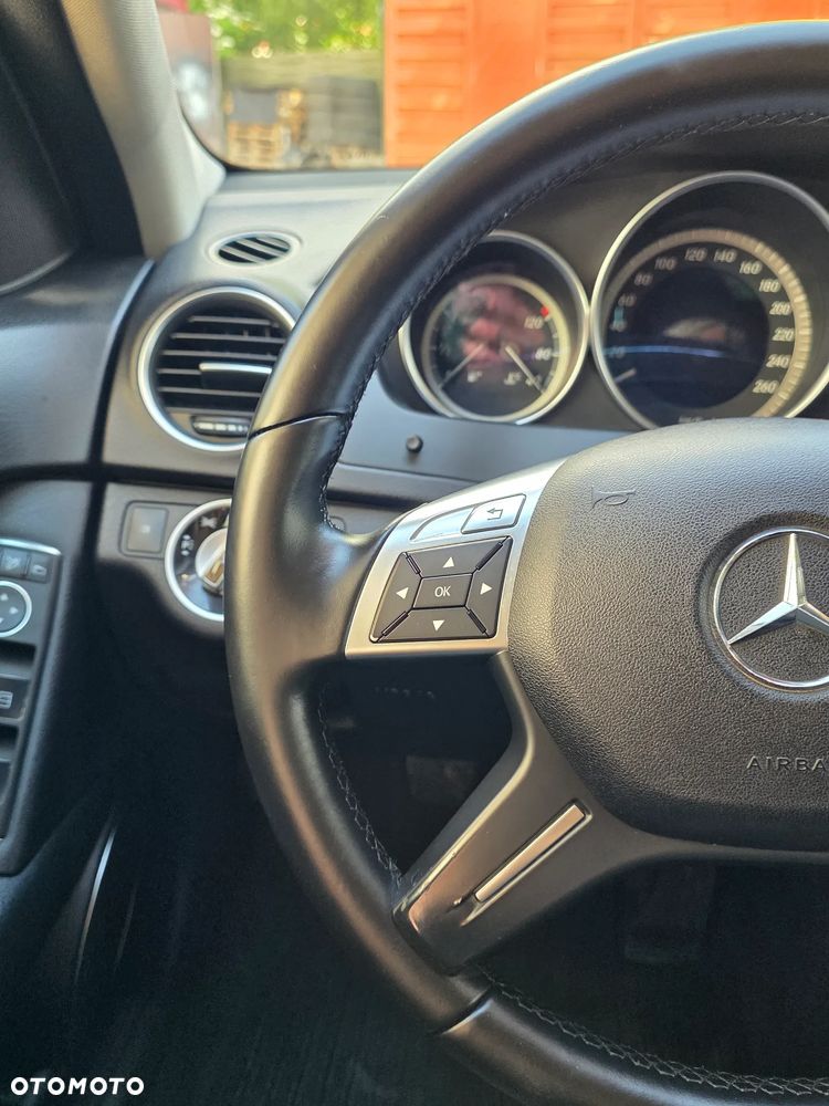 Mercedes-Benz Klasa C 180 BlueEFFICIENCY Elegance - 25