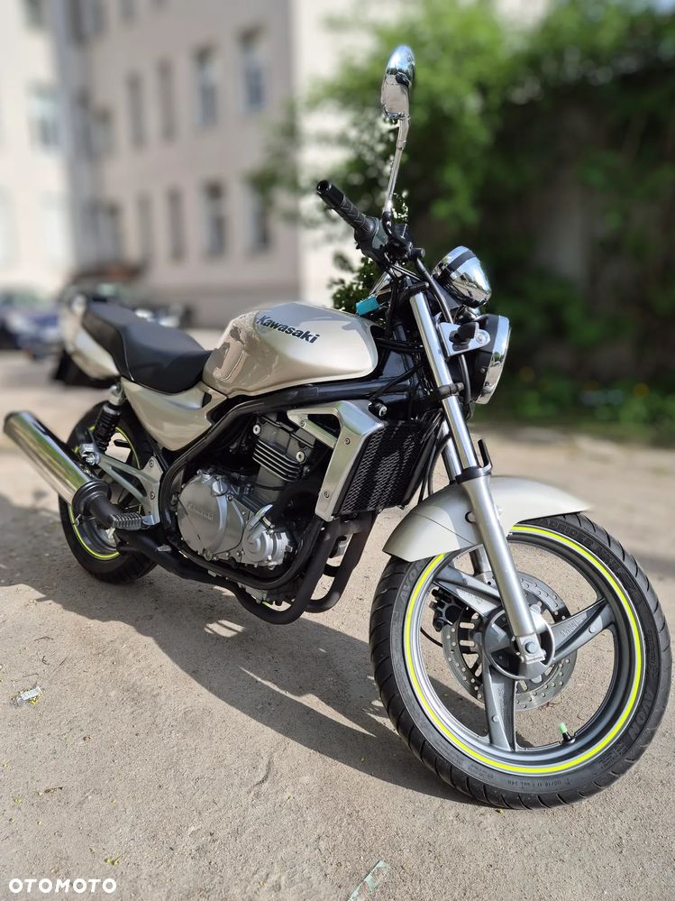 Kawasaki ER - 1