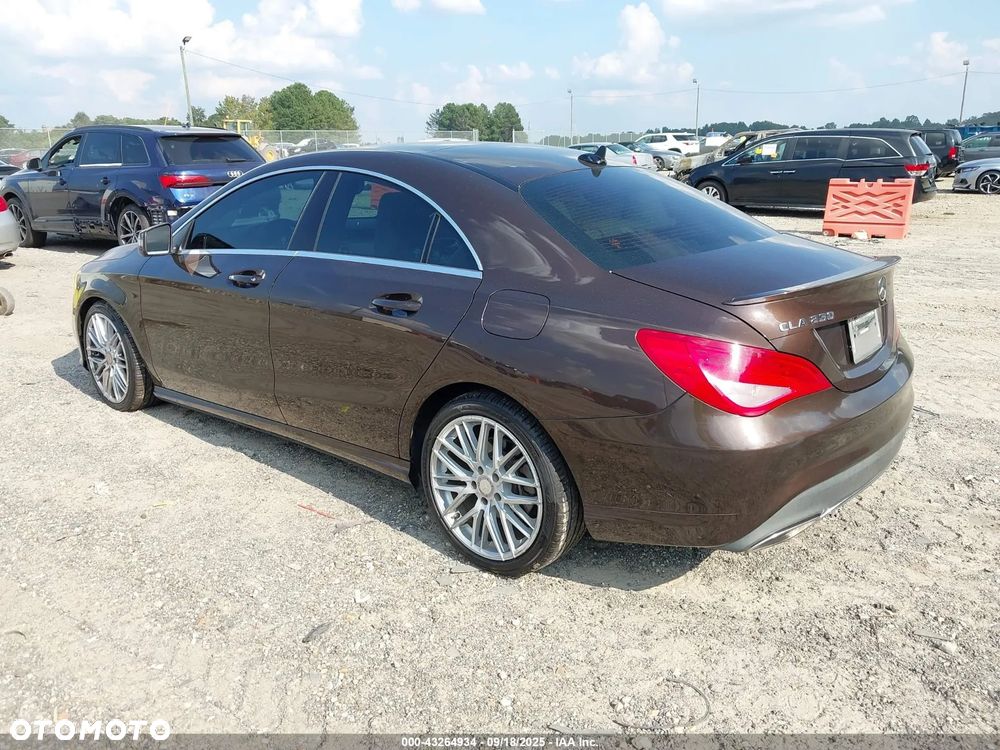 Mercedes-Benz CLA 250 4Matic 7G-DCT - 3