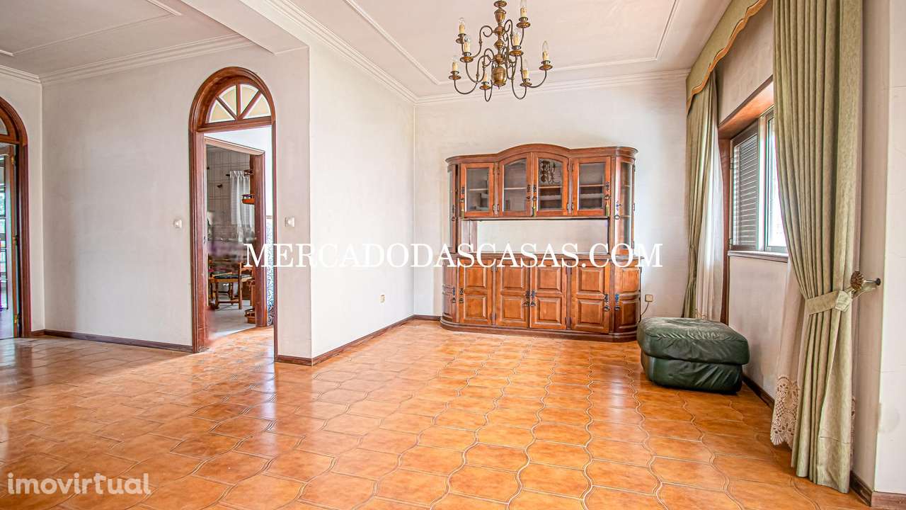 Moradia Geminada T2+2 Cave-R/C e andar centro - Grande imagem: 2/11