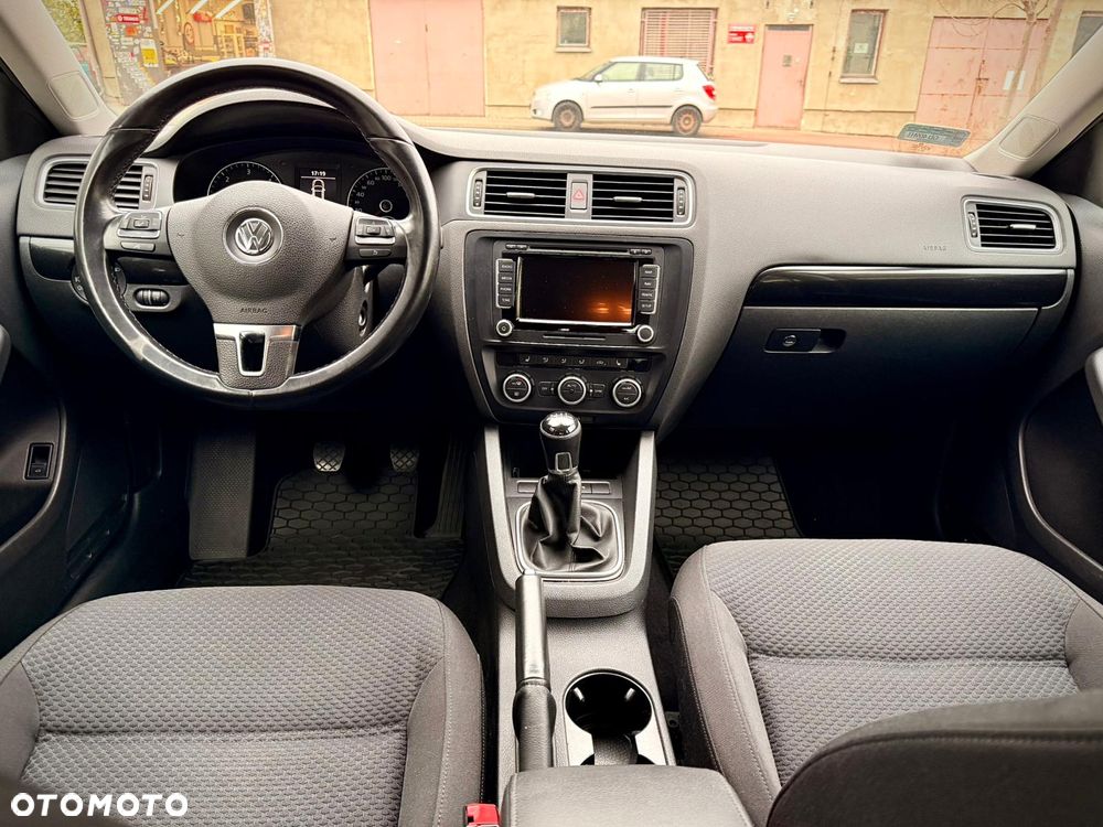 Volkswagen Jetta - 8