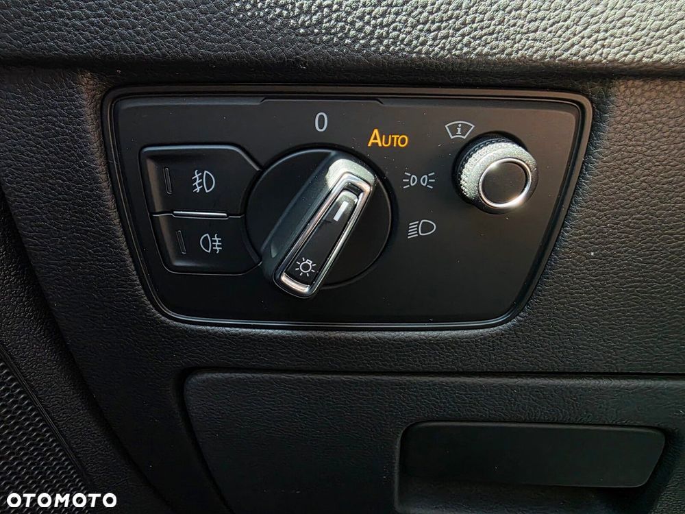 Volkswagen Passat - 11