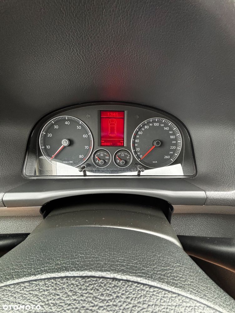 Volkswagen Touran - 16