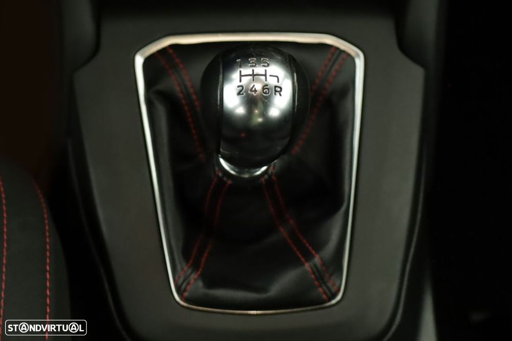 Ford Focus 1.0 EcoBoost MHEV ST-Line X - 14