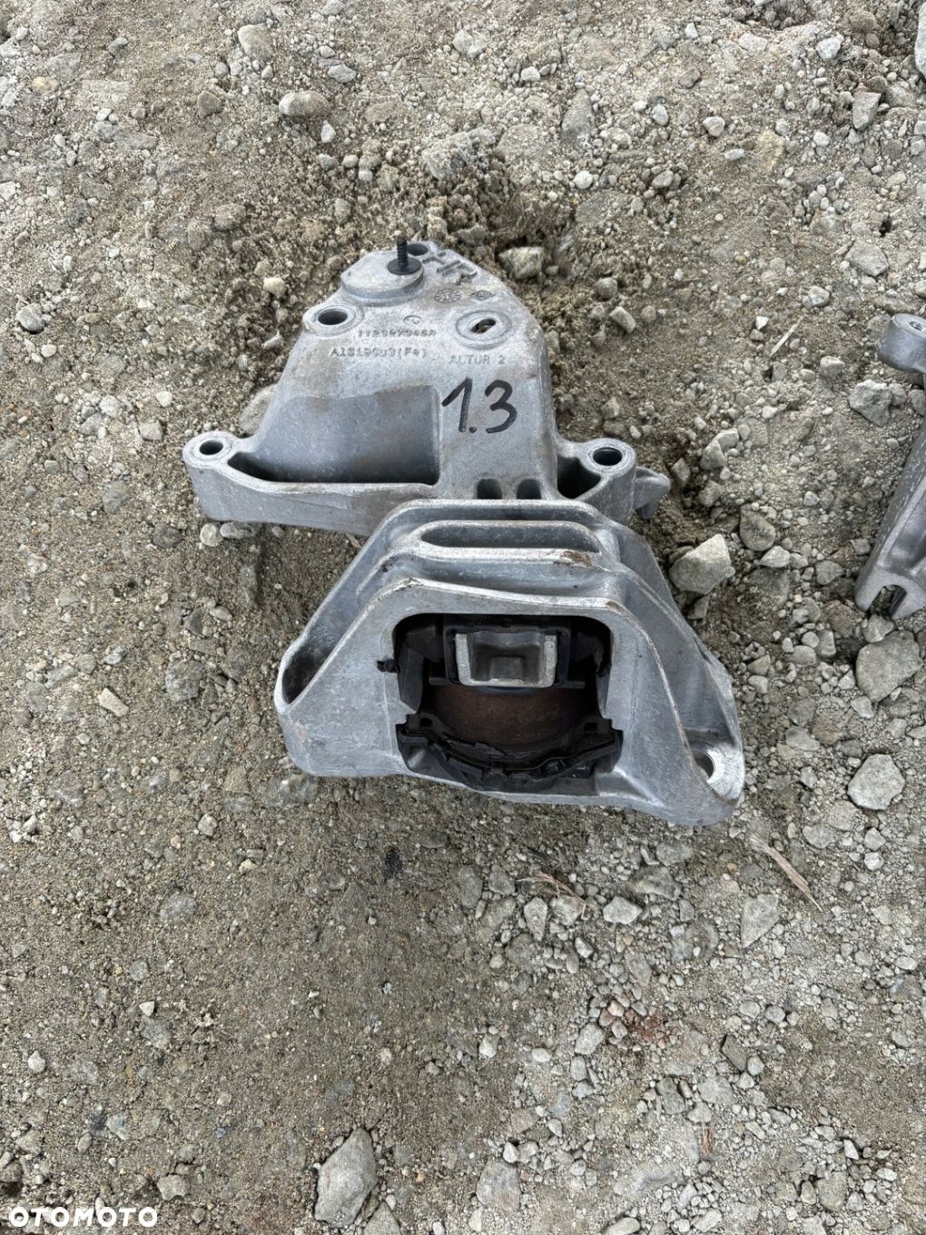 Nissan Qashqai II J11 1.3 DIG-T łapa poduszka silnika prawa 112327345R - 1