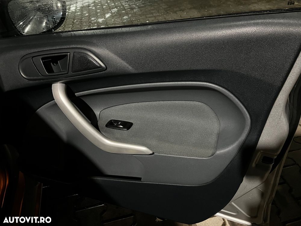 Ford Fiesta 1.6 TDCi DPF Titanium - 25