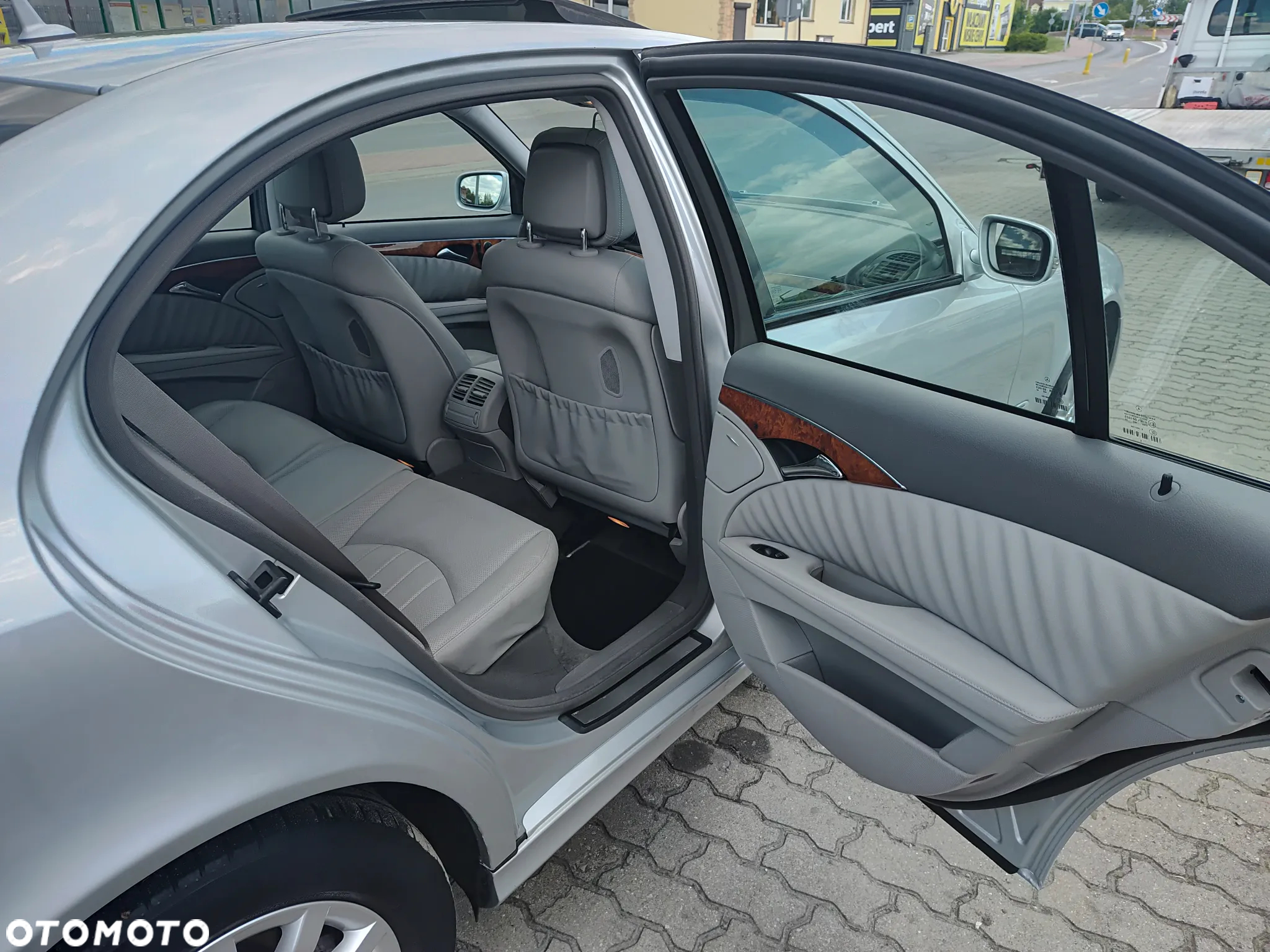 Mercedes-Benz Klasa E 300 Elegance - 14