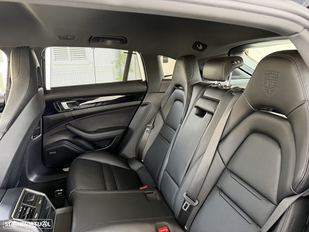 Porsche Panamera 4 E-Hybrid - 24