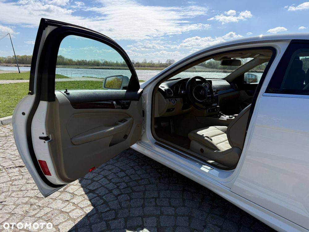 Mercedes-Benz Klasa C 250 CGI BlueEff - 20