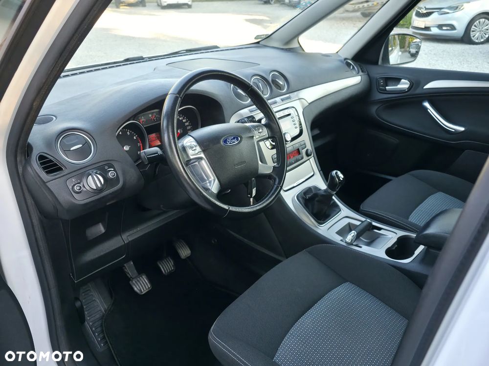 Ford Galaxy 2.0 Champions Edition - 11