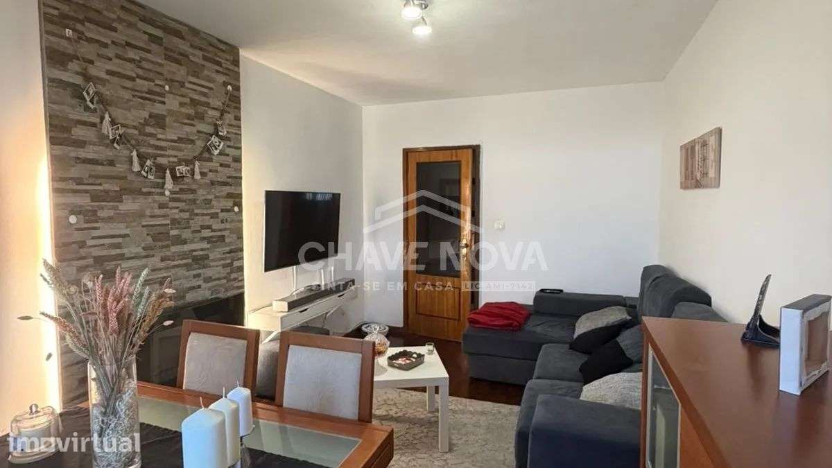 T3 c/ Junto ao Metro e da Piscina Municipal c/ garagem fechad +arrumos - Grande imagem: 2/22