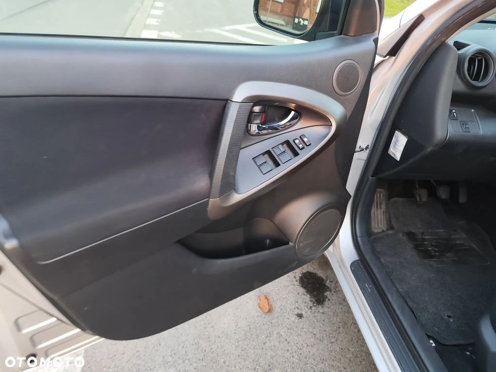 Toyota RAV4 2.2 D-4D 2010 - 13