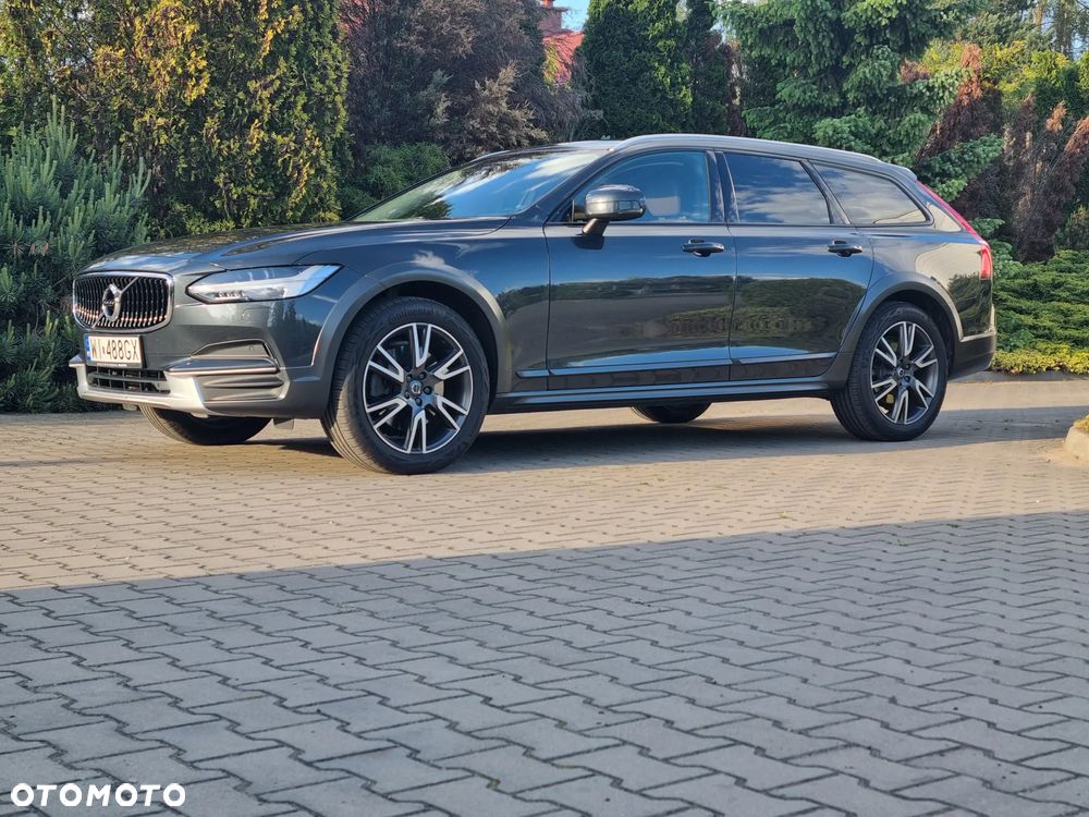 Volvo V90 Cross Country - 30