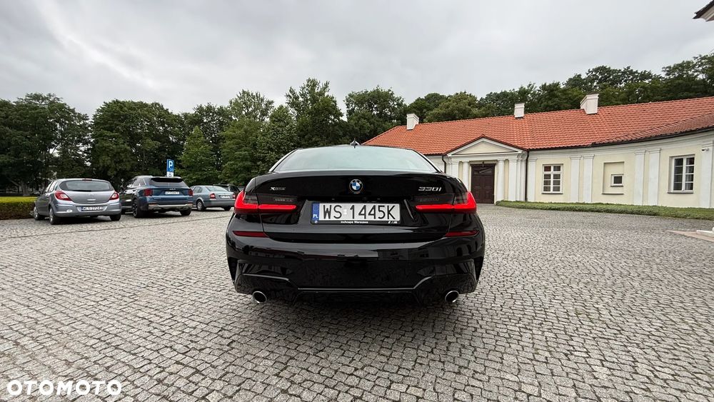 BMW Seria 3 330i xDrive - 38