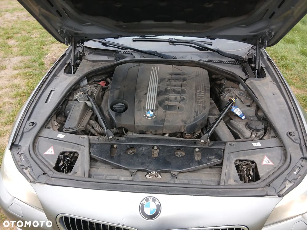 BMW Seria 5 525d Touring - 10
