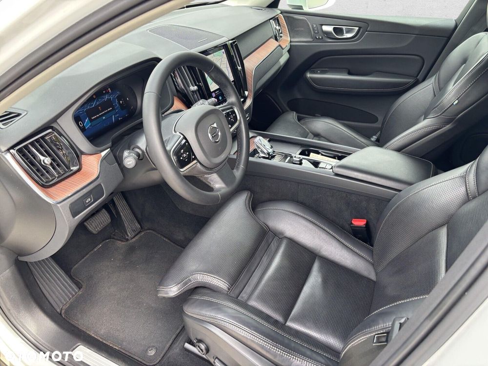 Volvo XC 60 B5 B AWD Plus Bright - 12