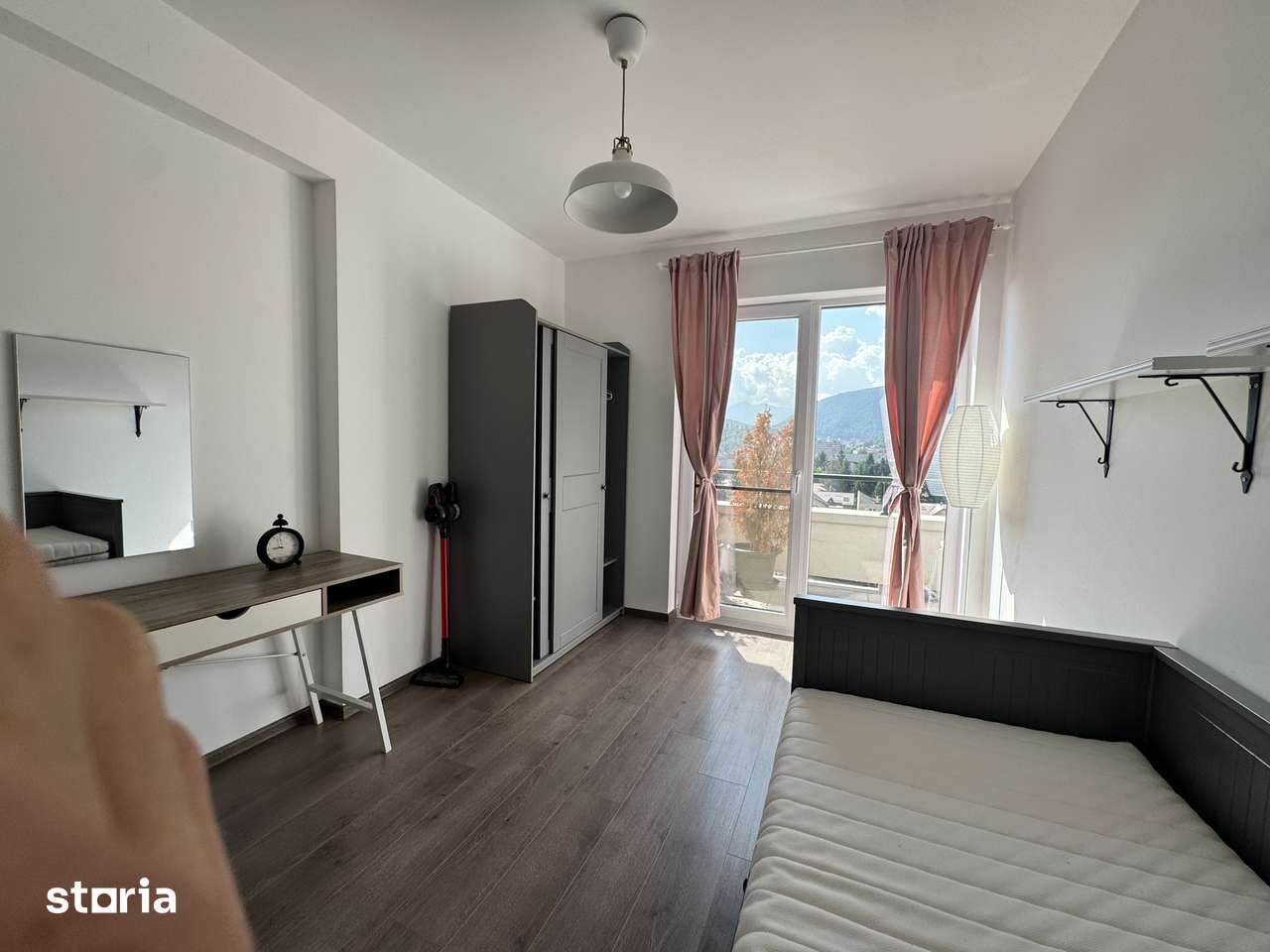 De închiriat apartament 3 camere priveliște deosebită — fotografia 2
