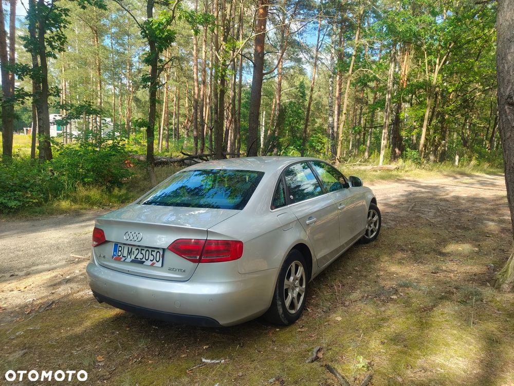 Audi A4 Limousine - 1