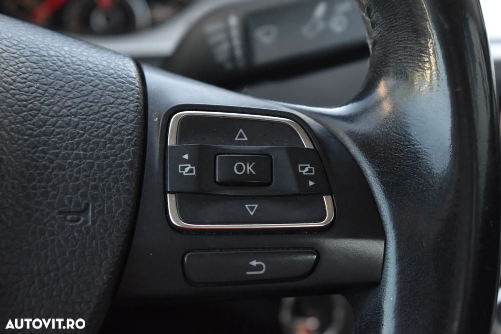 Volkswagen Passat 2.0 TDI DPF 4Motion Sportline - 36