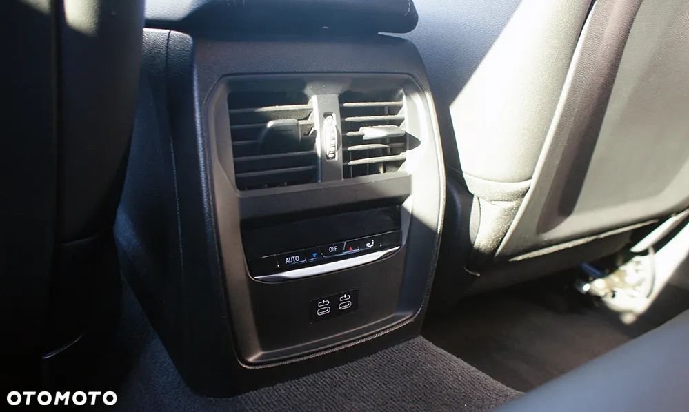 BMW Seria 3 330e xDrive M Sport - 29