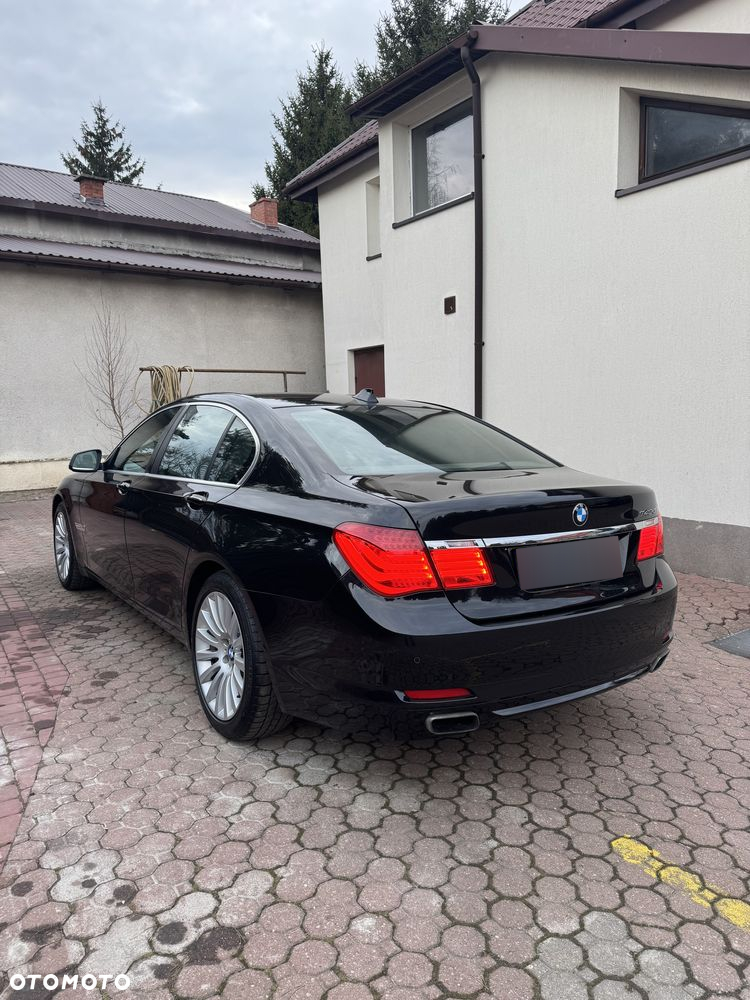 BMW Seria 7 740d xDrive - 38