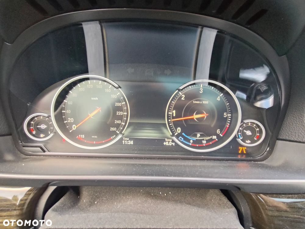 BMW Seria 5 530d xDrive Luxury Line - 34