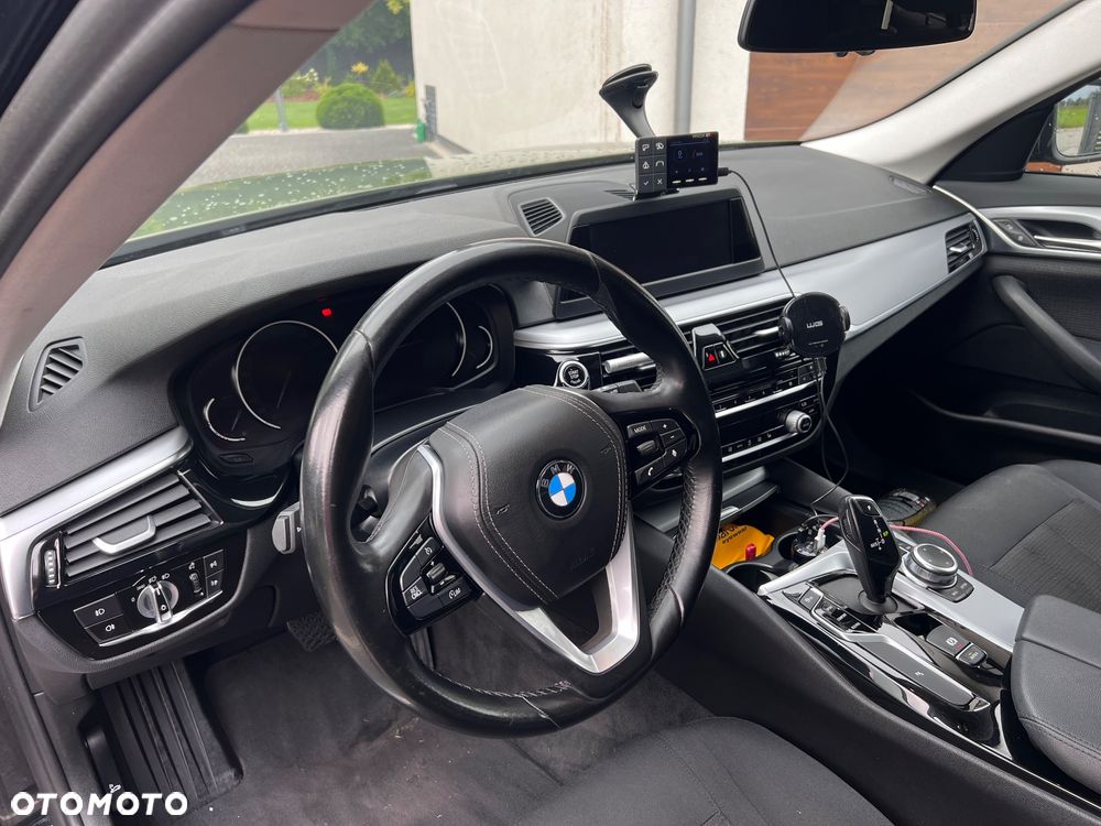 BMW Seria 5 518d - 8