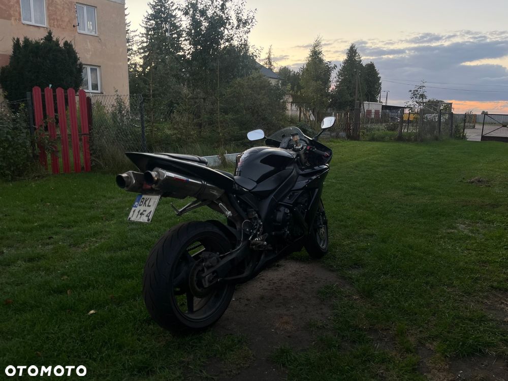 Yamaha R1 - 13