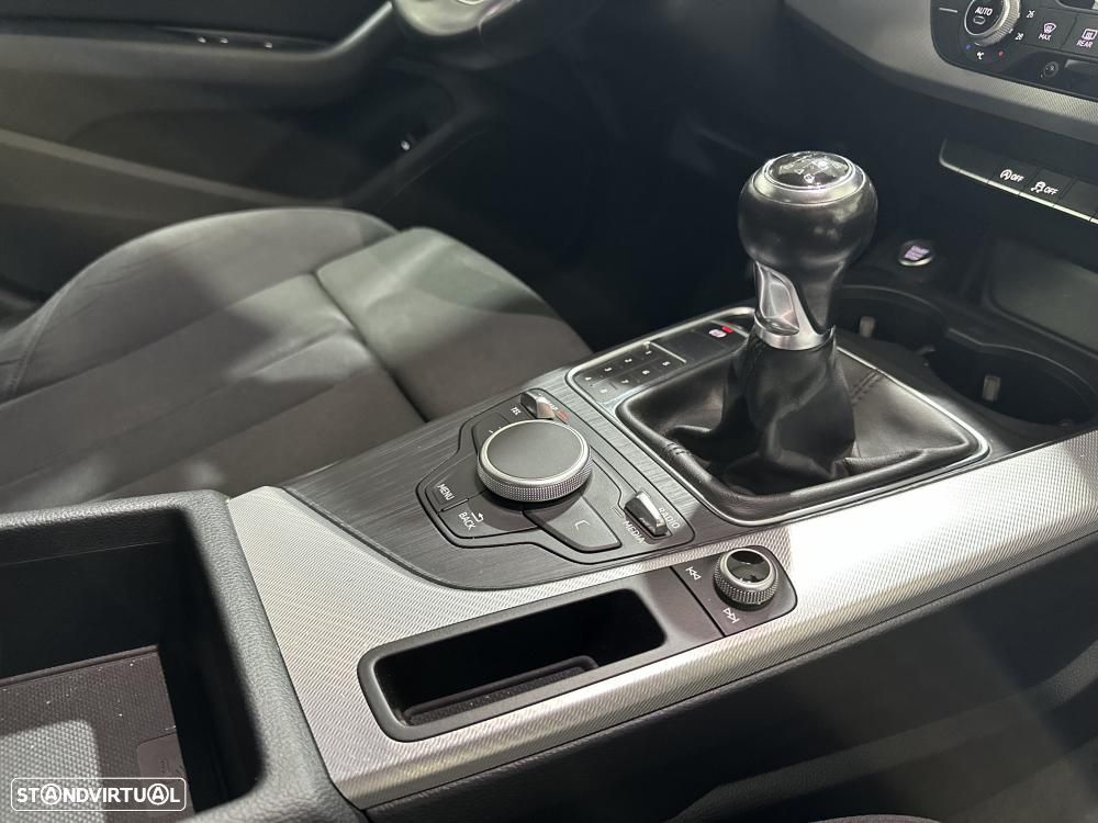 Audi A4 Avant 2.0 TDI ultra design - 38