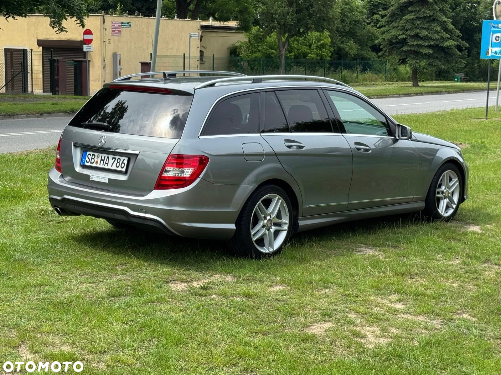 Mercedes-Benz Klasa C 180 CGI BlueEff Avantgarde - 8