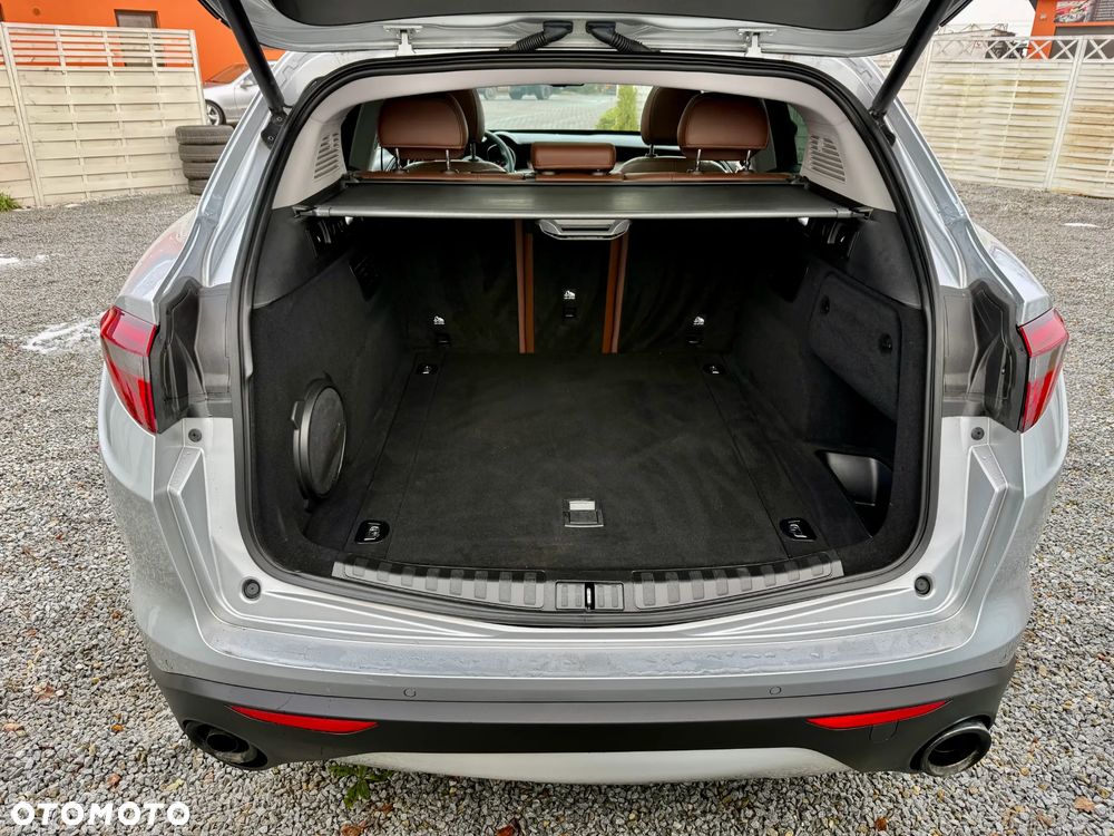 Alfa Romeo Stelvio 2.0 Turbo 16V AT8-Q4 Veloce Ti - 38