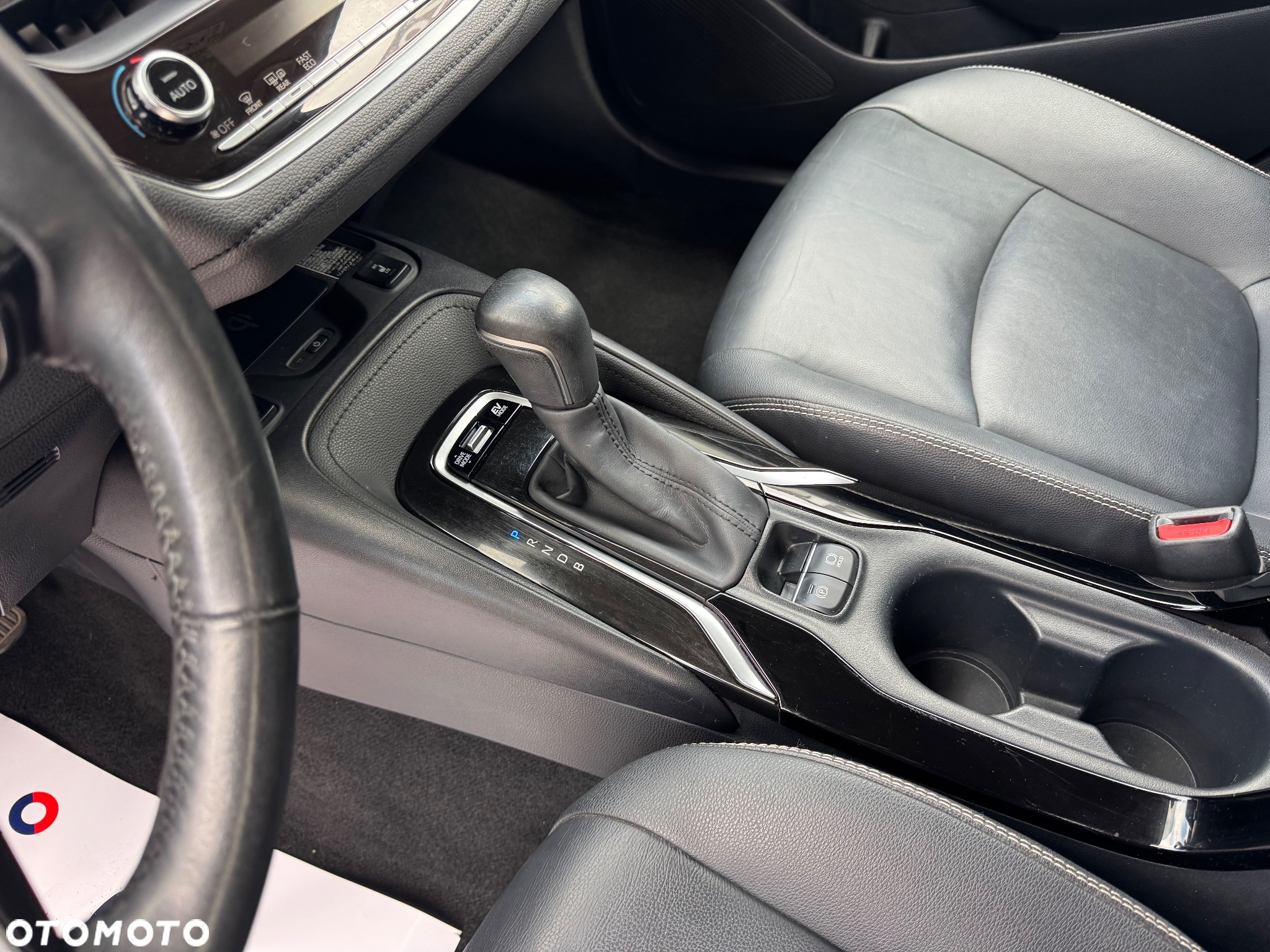 Toyota Corolla 1.8 Hybrid Executive - 16