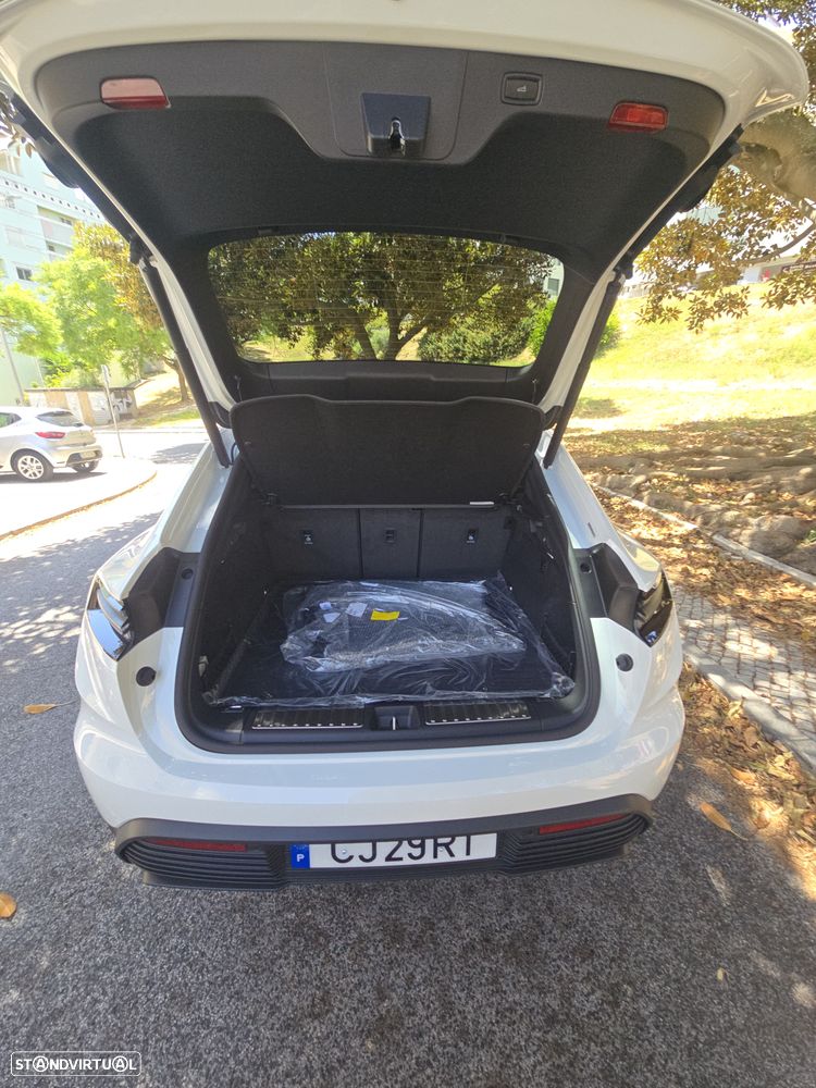 Porsche Macan Electric - 40