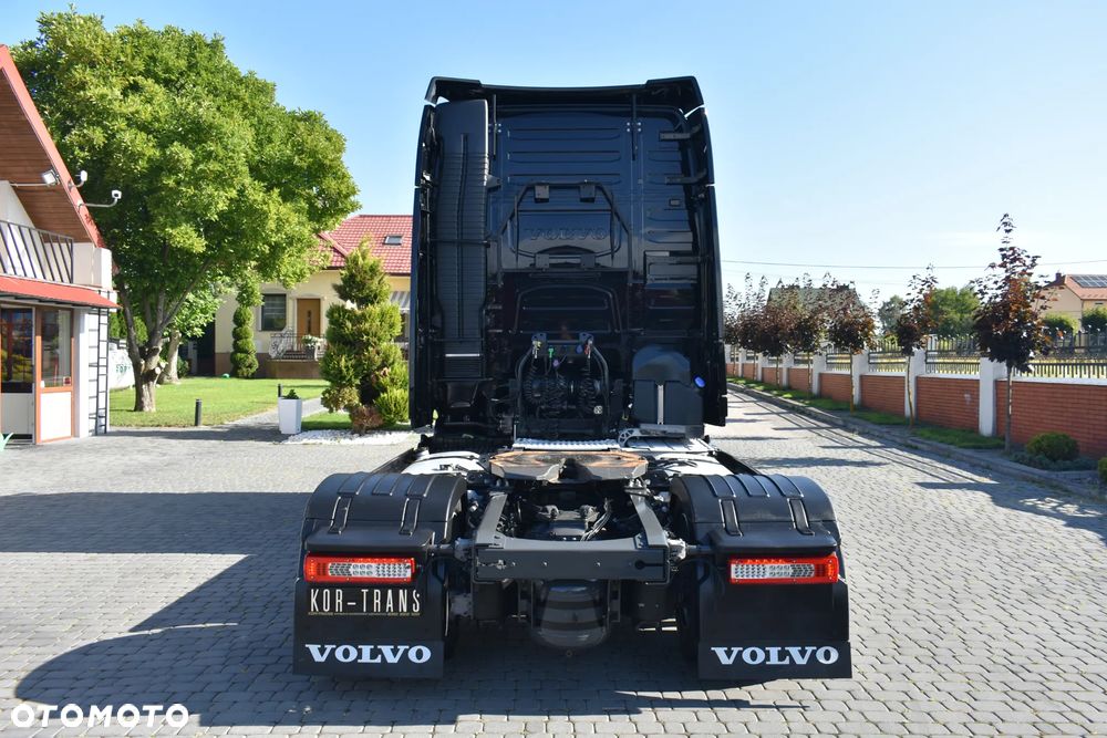 Volvo FH 500 XL MEGA // RETARDER // FULL LED // SKÓRY // XENON // TV // FULL AIR // BLACK EDITION // TRĄBY HADLEY // ORUROWANIE - 6