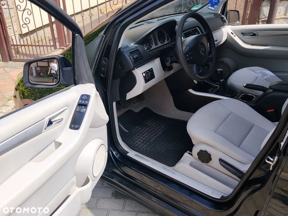 Mercedes-Benz Klasa B 200 Special Edition - 17