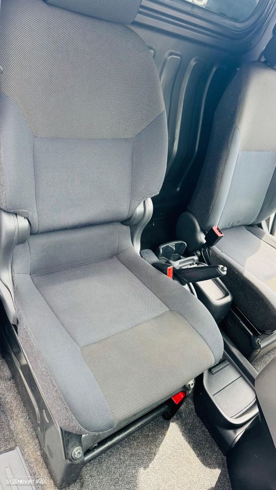 Nissan NV200 Combi - 12