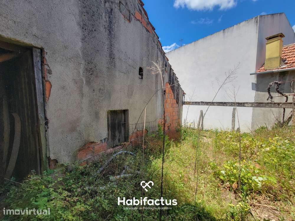 Moradia a venda para recontrução em Ortigueira, conselho de Seia. - Grande imagem: 4/30
