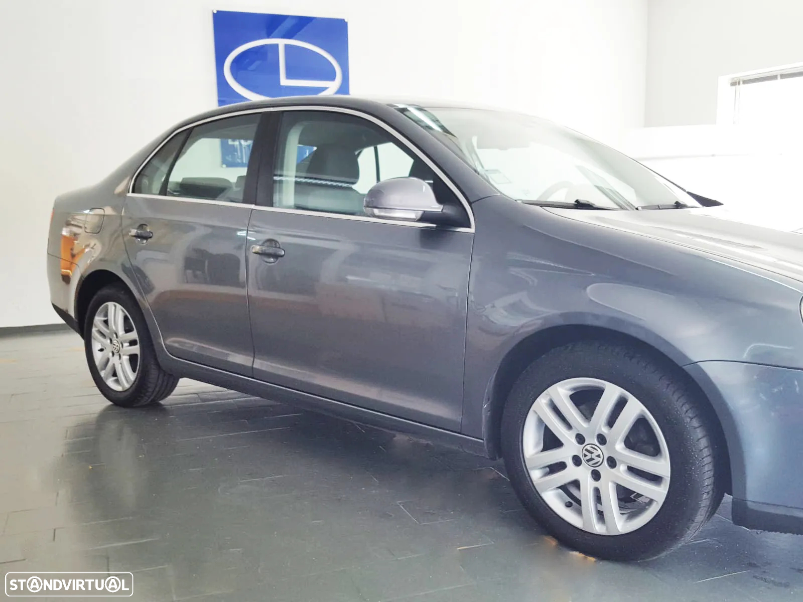 VW Jetta 1.6 TDi Confortline - 4