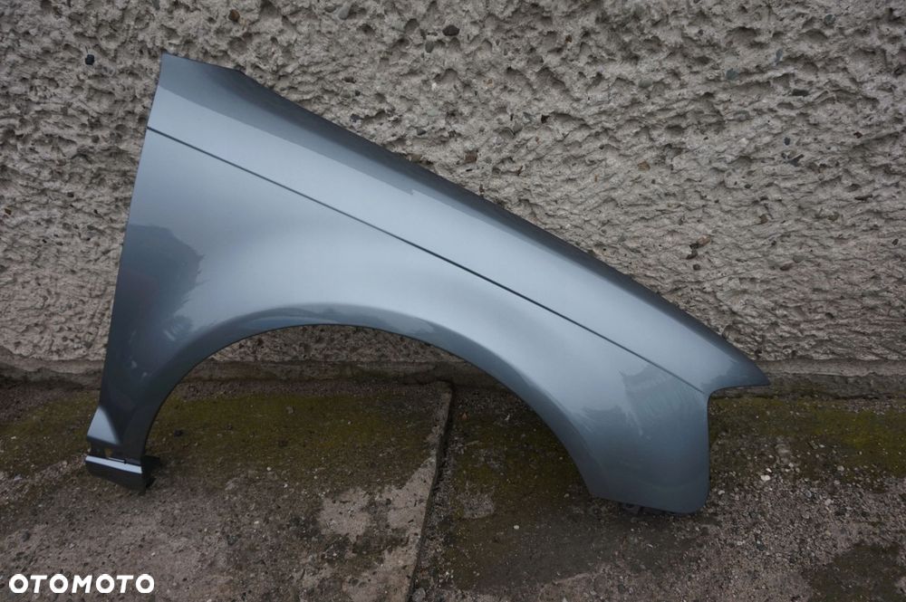BŁOTNIK PRZEDNI PRAWY AUDI A3 8P LIFT LY7E 08/12r