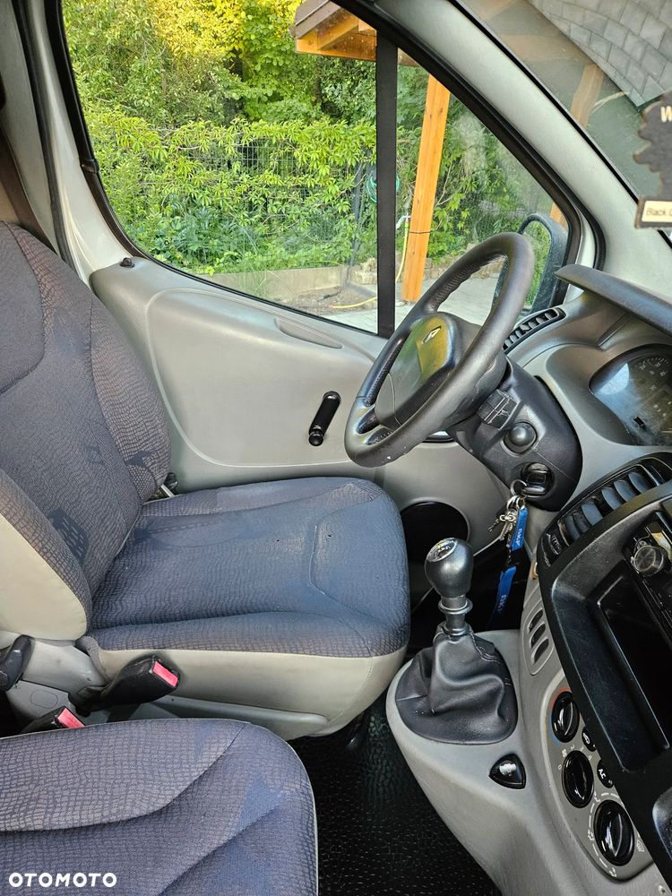 Renault Trafic - 25
