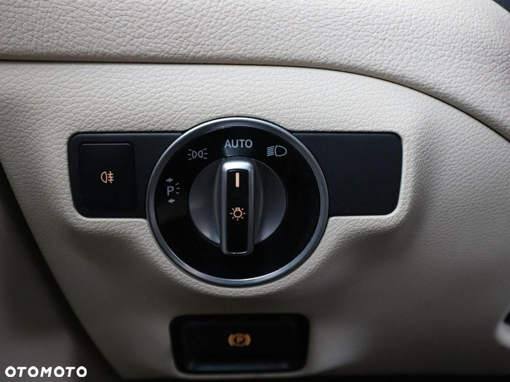 Mercedes-Benz CLA 180 7G-DCT - 34