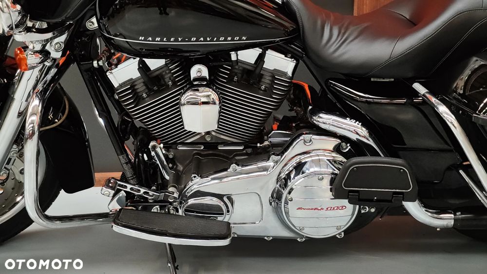 Harley-Davidson CVO Street Glide - 22