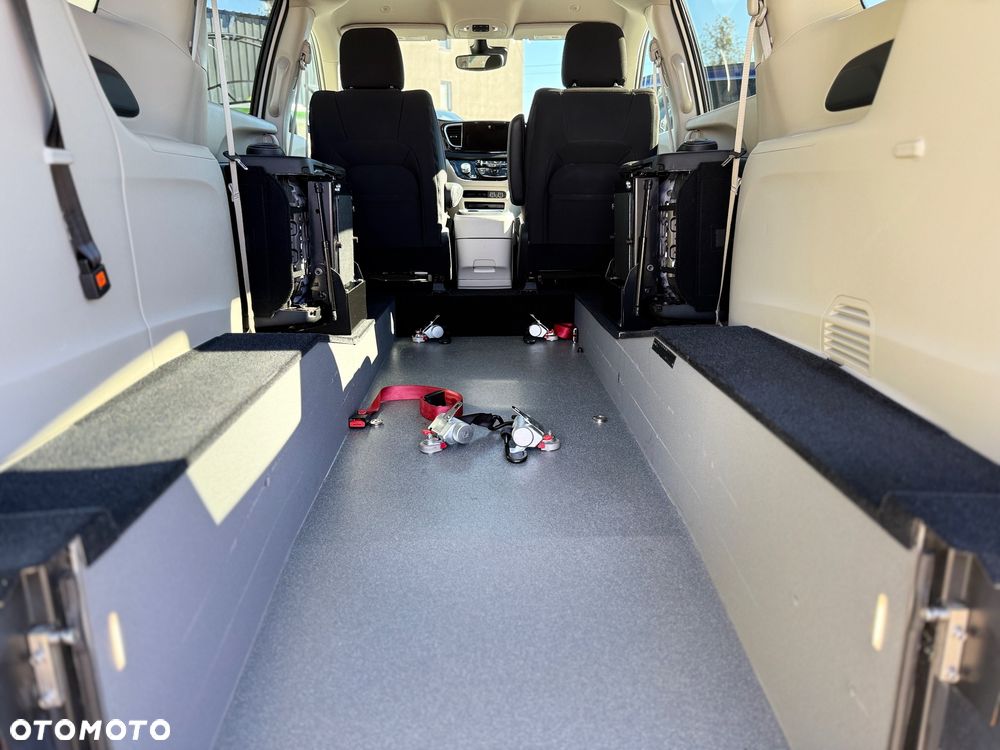 Chrysler Pacifica - 19