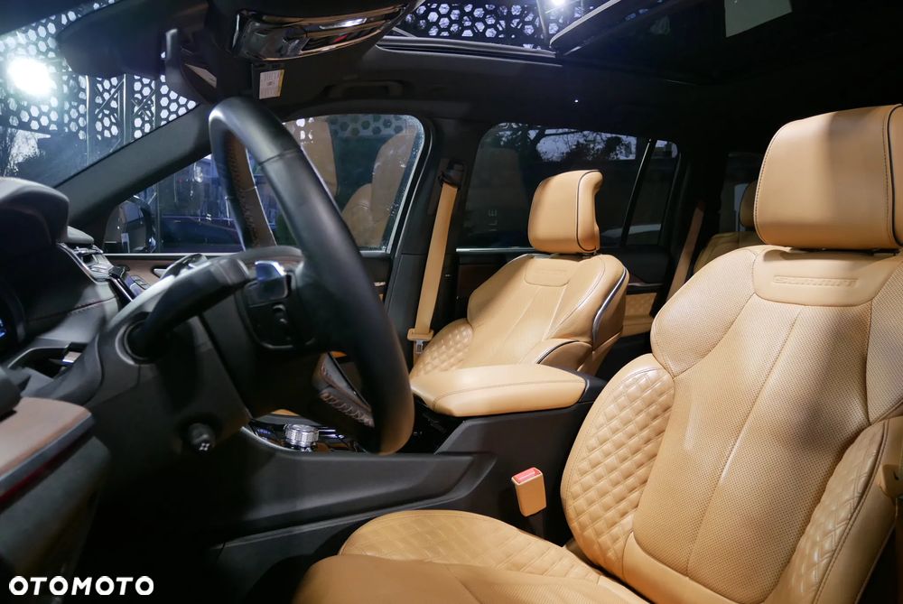 Jeep Grand Cherokee - 12