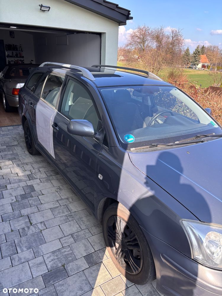 Toyota Avensis 2.0 VVT-i Executive - 2