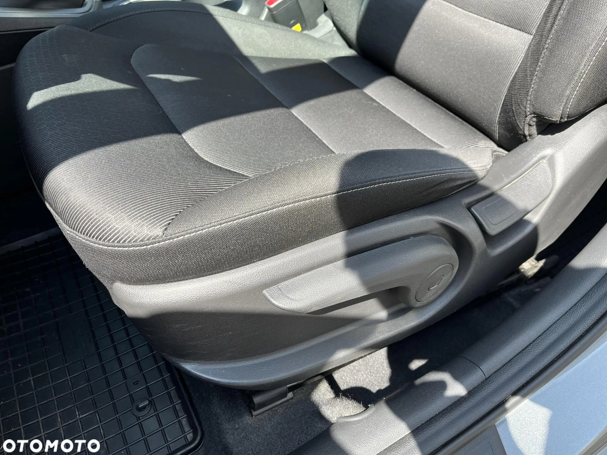 Hyundai Elantra 1.6 Comfort - 12