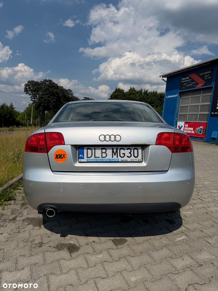Audi A4 Limousine - 3