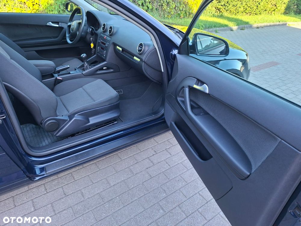 Audi A3 3-drzwiowe 1.6 Attraction - 9